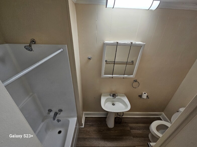 Building Photo - 1933 Nance St