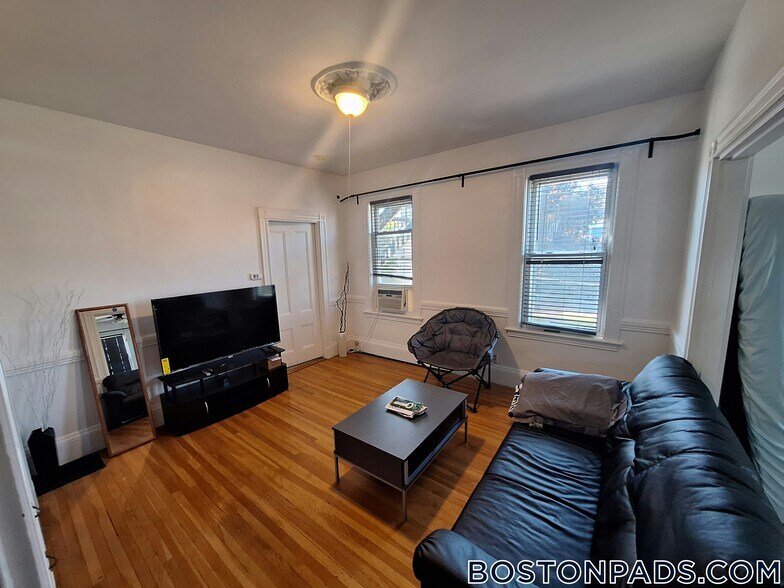 Building Photo - 34 Etna St