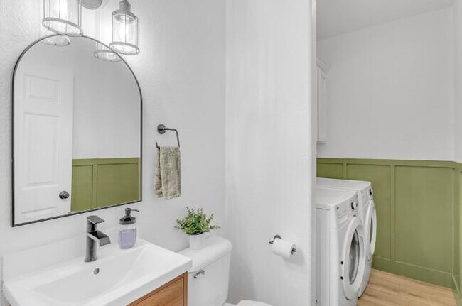 Building Photo - 3-Bed Bright Morgan Hill Home in a Desirable Neighborhood