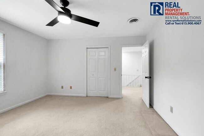 Building Photo - Beautiful Brentwood 3 BD home with attache...