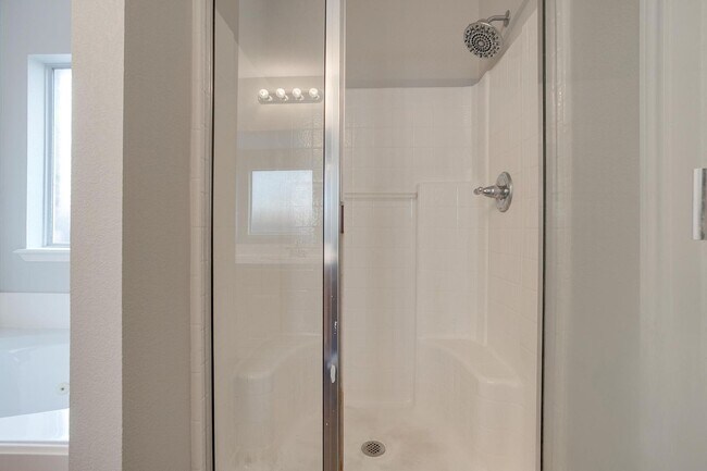 Building Photo - Great 3 Bedroom, 2 Bath, Brick Home in Gre...