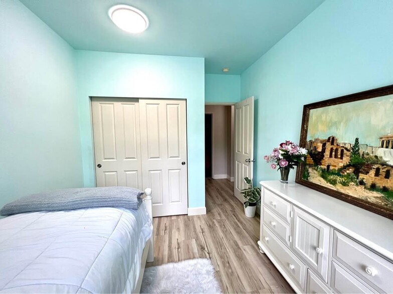 Office/Spare Bedroom - 737 241st Ln SE