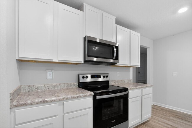 Building Photo - 6817 Interlachen Ln