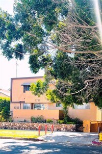 Building Photo - 1757 Normandie Ave