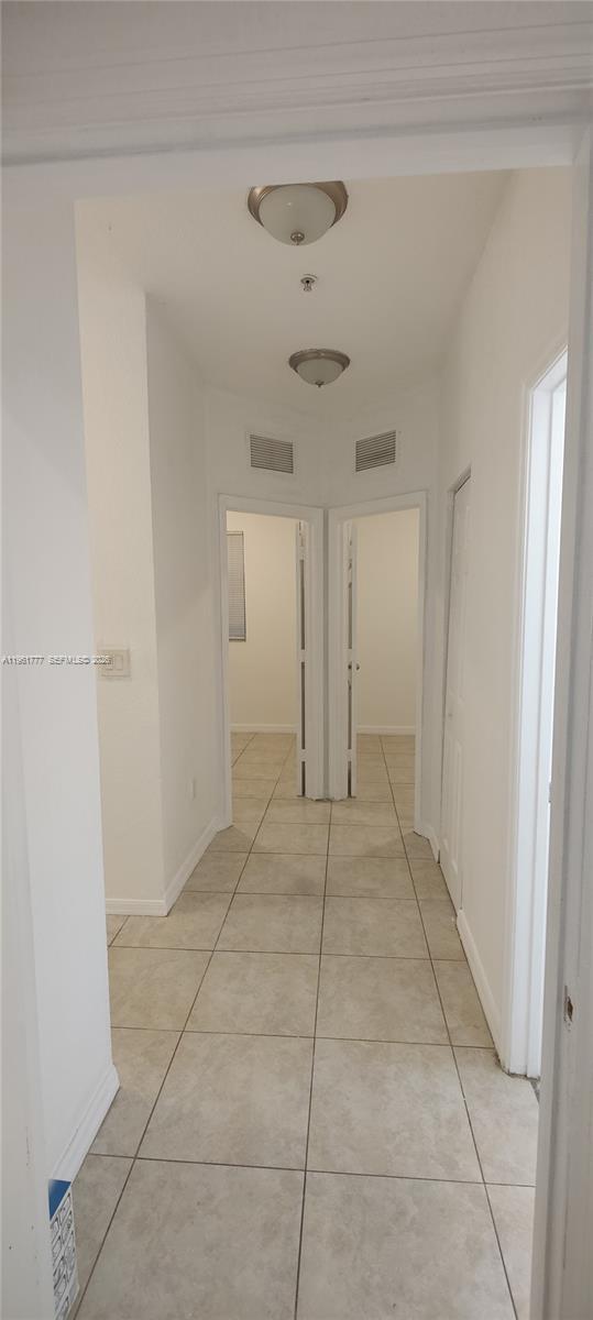 Building Photo - 3928 SW 52nd Ave