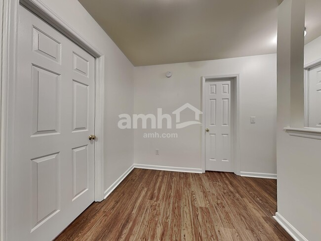 Building Photo - 704 Marjam Ln