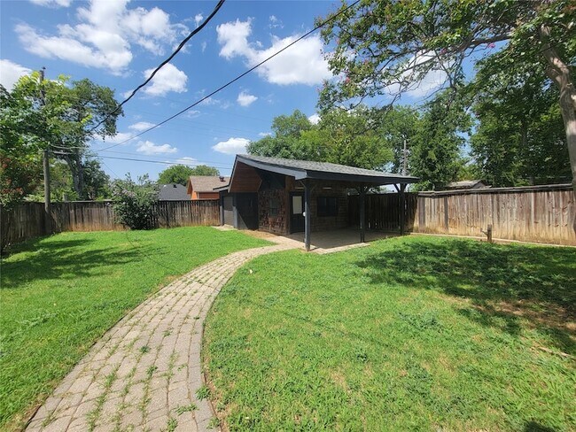 Building Photo - 1225 Blalock Ave