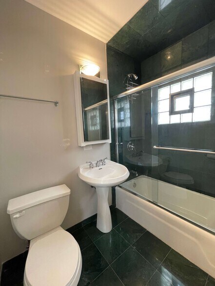 Building Photo - 3223 N Richmond St