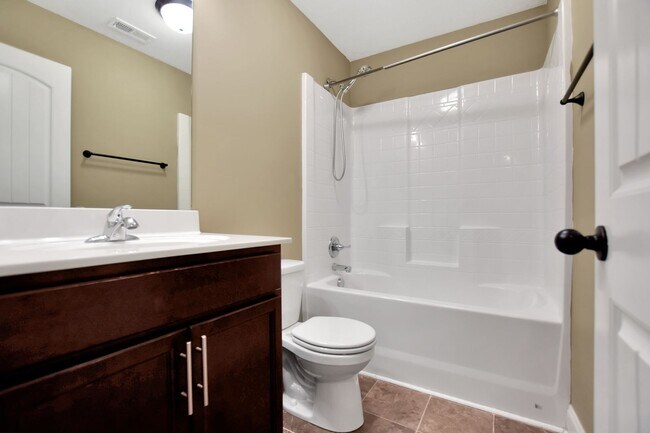 Building Photo - Pet Friendly Four Bedroom!