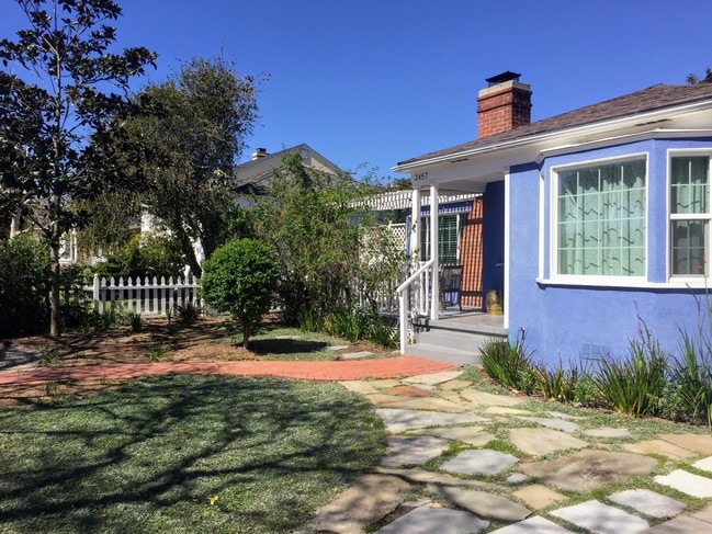 Side view - 2457 Ashland Ave
