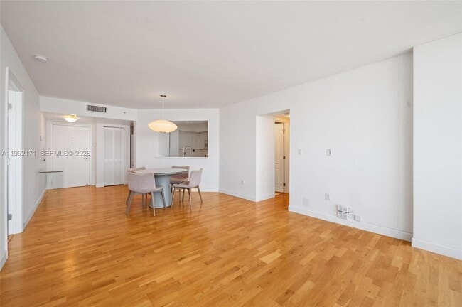 Building Photo - 1900 Sunset Harbour Dr