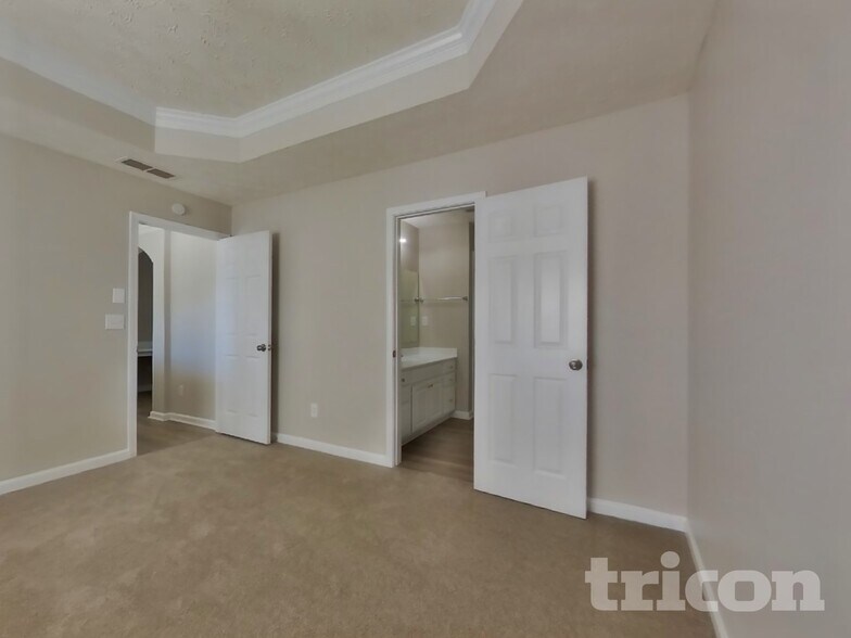 Building Photo - 6844 Bridgewood Dr