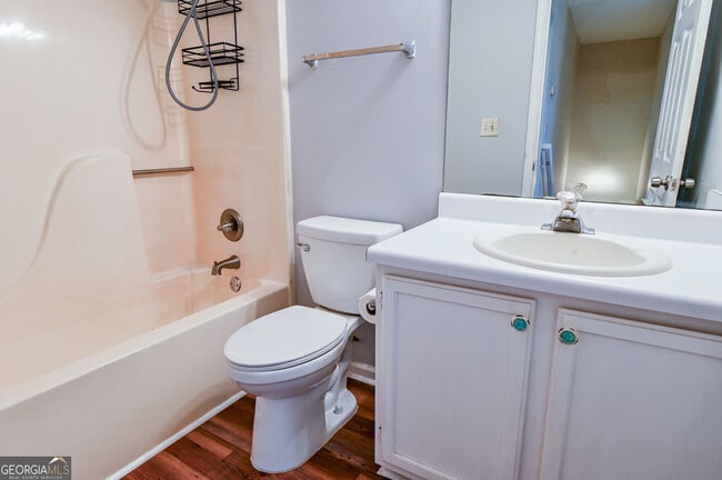 Building Photo - 105 N Oakland Cir