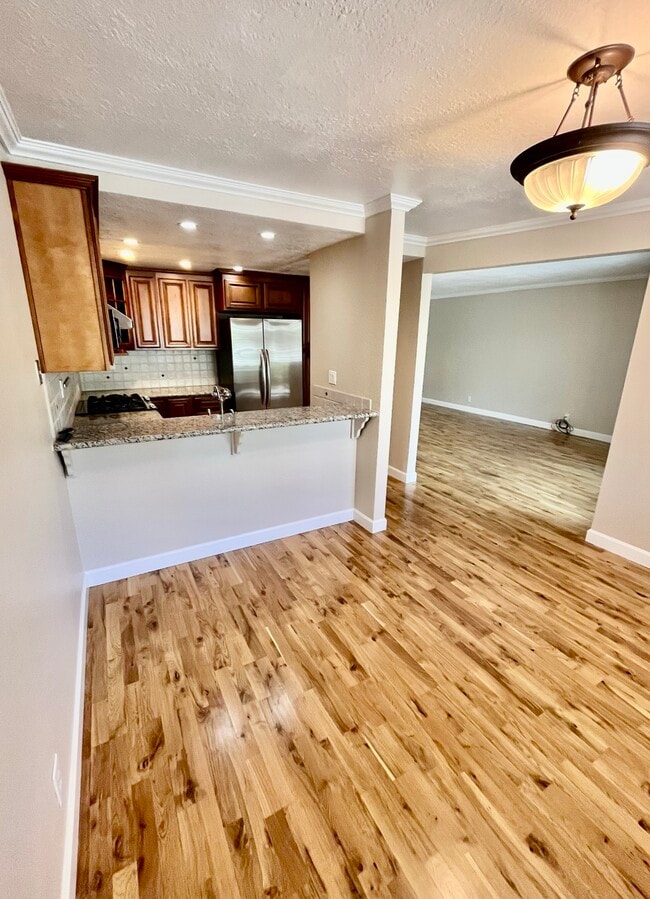 Building Photo - 185 Easy St