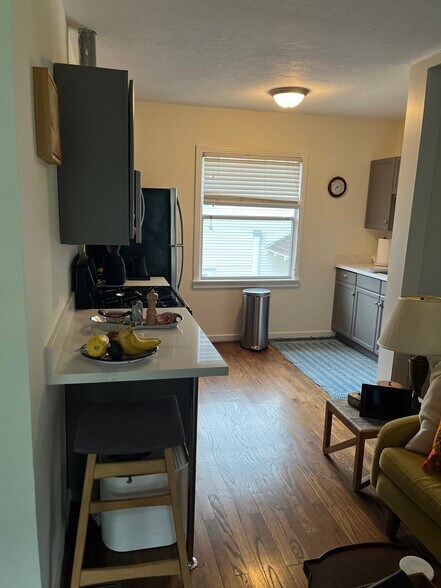 Kitchen - 1023 W Gardner St