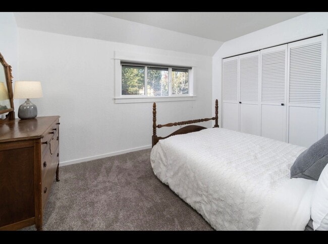 Building Photo - 60642 Devon Cir