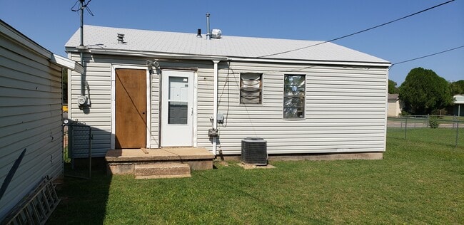 Building Photo - 1103 Roosevelt St