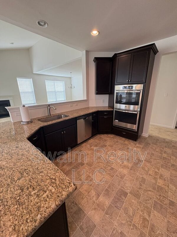 Building Photo - 1074 E Davinci Dr