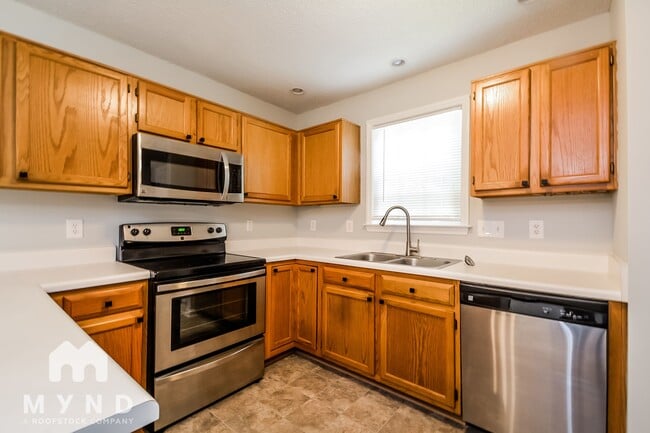 Building Photo - 1008 Roundtable Ct