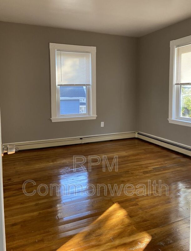 Building Photo - 28 Millet St