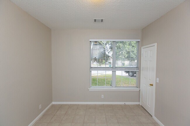 Building Photo - 1628 War Horse Ln