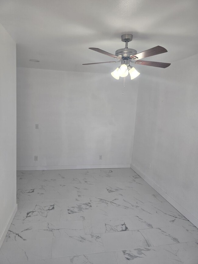 Building Photo - Room Rental in Westminster