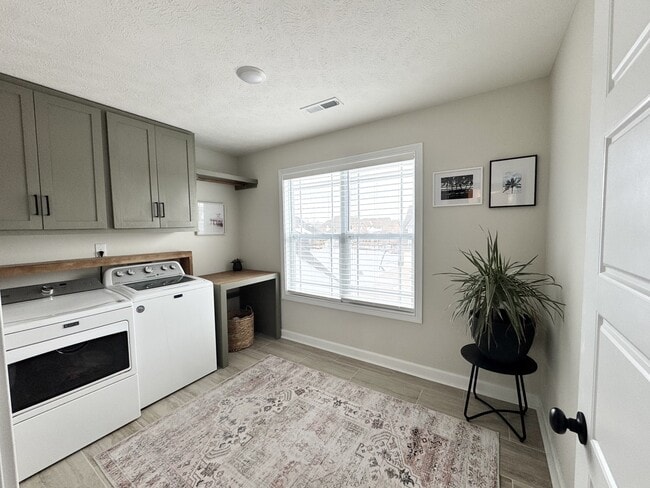 Building Photo - 958 Alton Dr