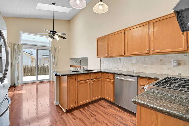 Building Photo - $3,050.00, 4 bed, 3 bath, located in Auror...