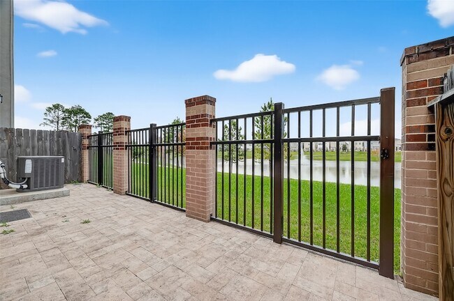 Building Photo - 9816 Magnolia Village Ln