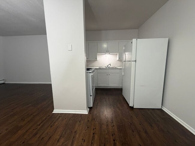 Building Photo - 421 Poplar Level Ct