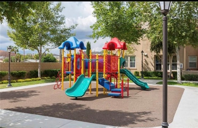 Building Photo - 1800 E Lakeshore Dr