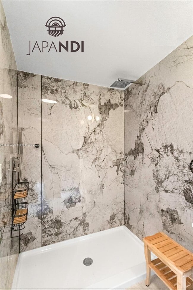 Building Photo - 499 NE 112th St