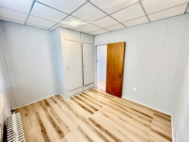 Building Photo - 595 67th St