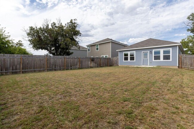 Building Photo - 1003 Sika Cv