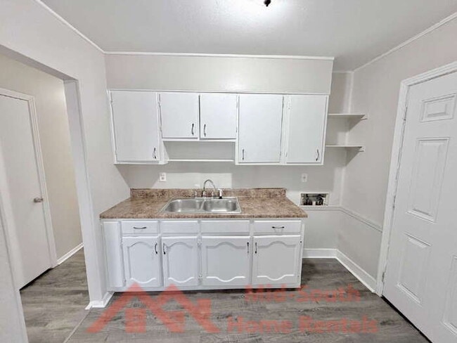 Building Photo - 1880 Willow Wood Ave