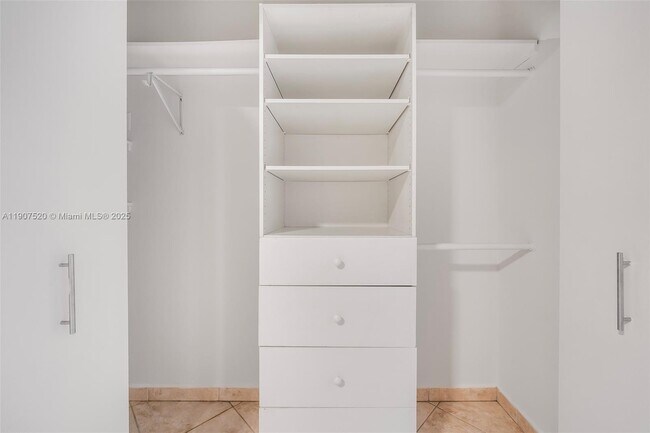 Building Photo - 410 Euclid Ave