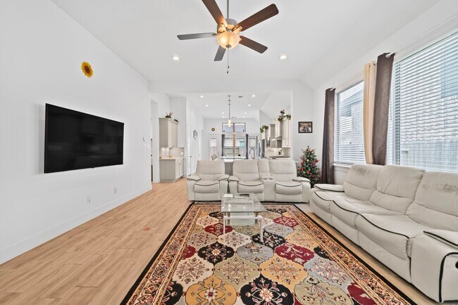 Building Photo - 10718 Blossom River Dr
