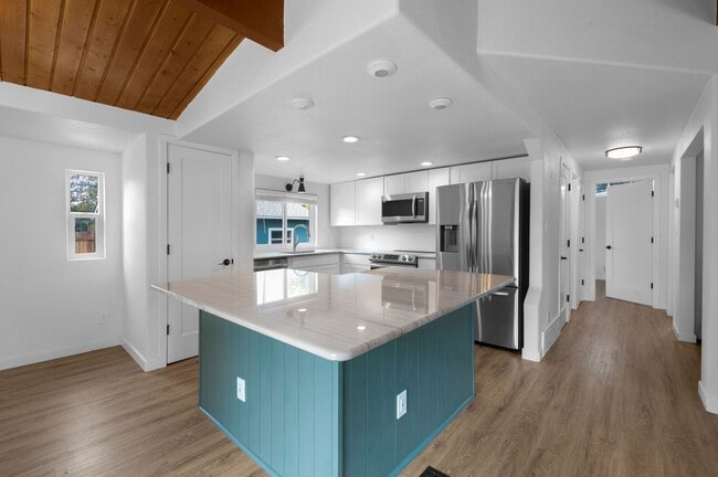 Building Photo - Adorable updated 2bdrm rancher
