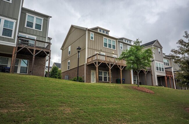 Building Photo - 845 Atwood Ln
