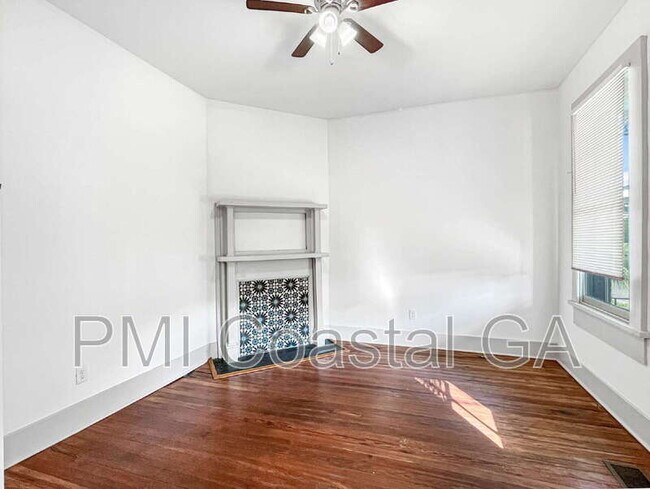 Building Photo - 310 W 42nd St