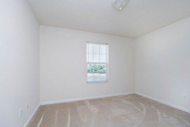 Building Photo - Spacious 3 Bed 2.5 Bath Home in Parks at W...