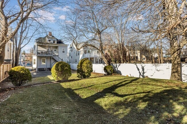 Building Photo - 55 Greenwood Ave