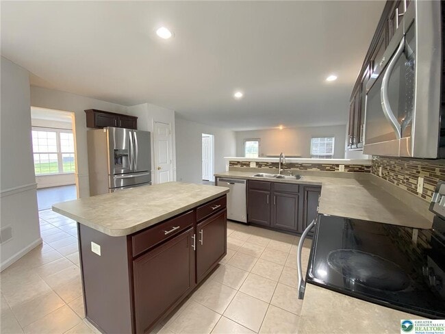 Building Photo - 2150 Rolling Meadow Dr