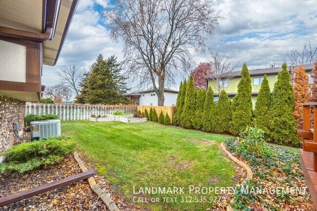 Building Photo - 409 Sara Ave