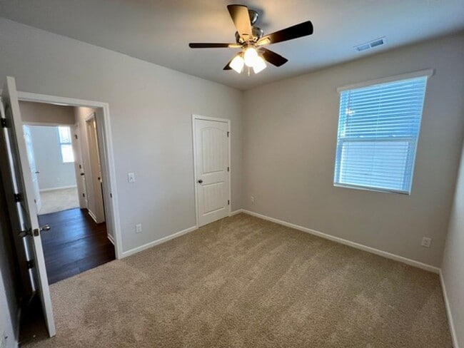 Building Photo - 3 Bed 2 Bath in Lebanon, Like New Home in Woodbridge Glen!