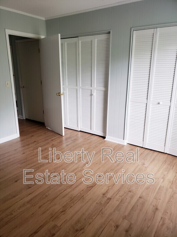 Building Photo - 991 Live Oak Dr