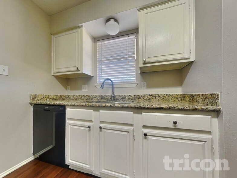 Building Photo - 11119 Daybreak Ln