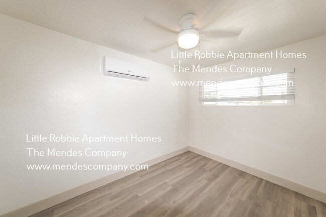 Building Photo - 1272 1/2 Robinson Ave