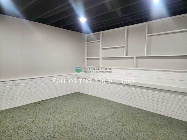 Building Photo - 8250 E Wadora Cir NW
