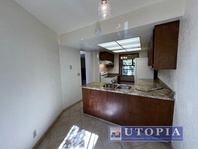 Building Photo - Charming Santa Cruz Townhouse: 3 Beds, 2.5 Baths with Private Patio, Spacious Layout, and Prime L...